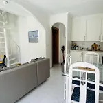 Sunny, South-facing & Welcoming *
