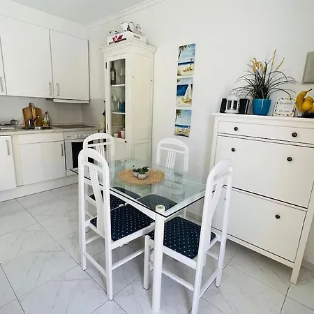 Sunny, South-facing & Welcoming Holiday home *