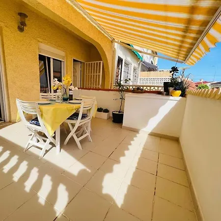 בית נופש Sunny, South-facing & Welcoming *