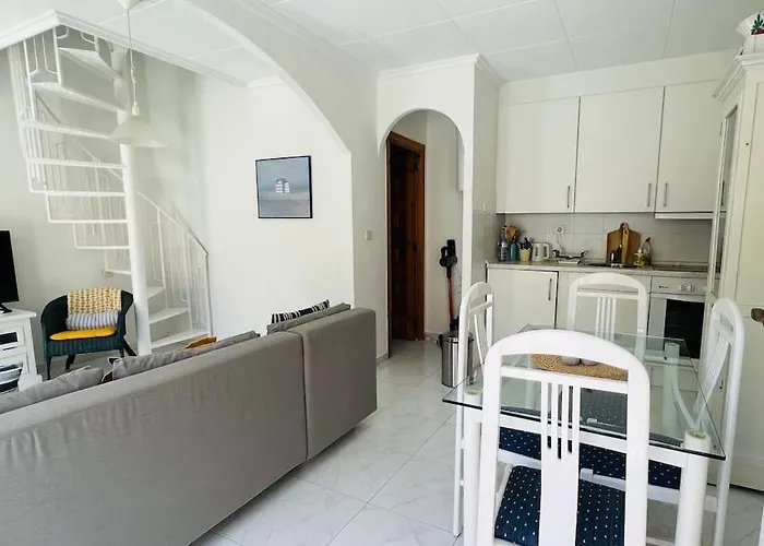 Sunny, South-facing & Welcoming *