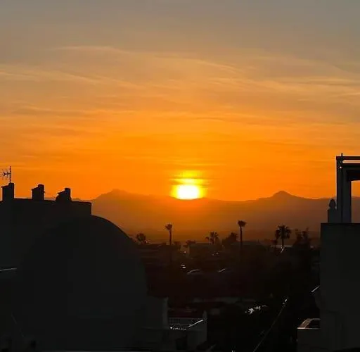 Sunny, South-facing & Welcoming * Alicante